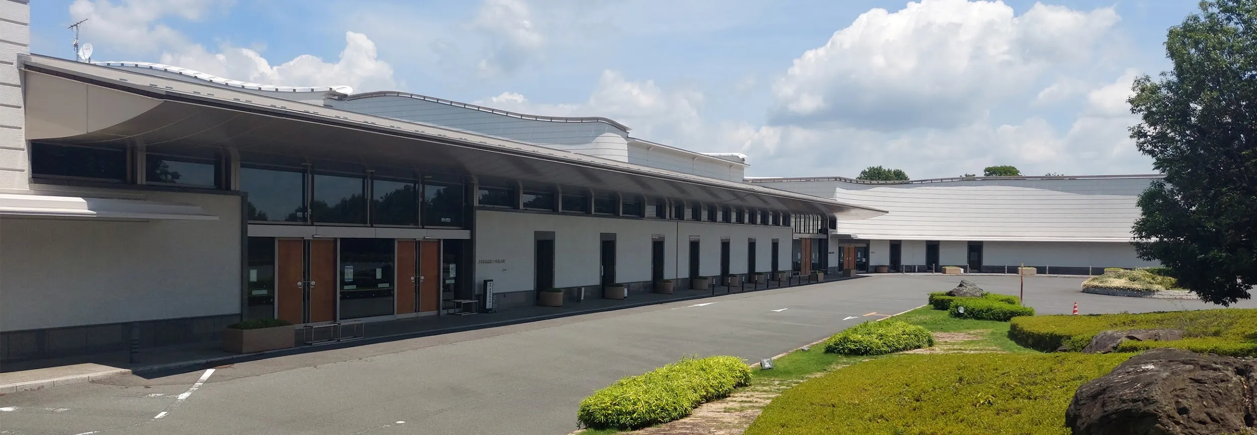 上尾伊奈斎場つつじ苑外観